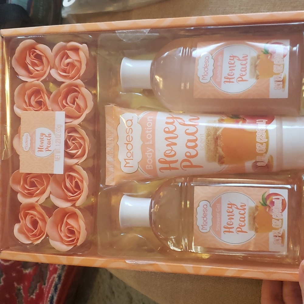 Honey Peach Bath Set